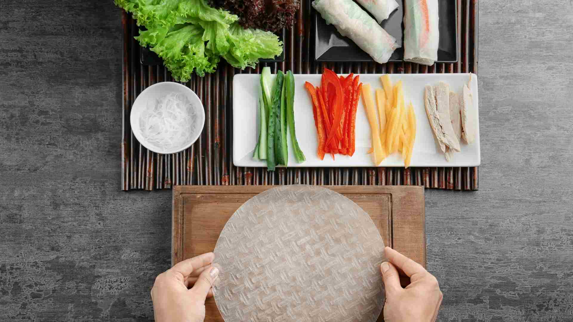 Cách làm cơm cuộn không cần mành tre